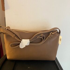 Elegant Tan Leather Shoulder Bag